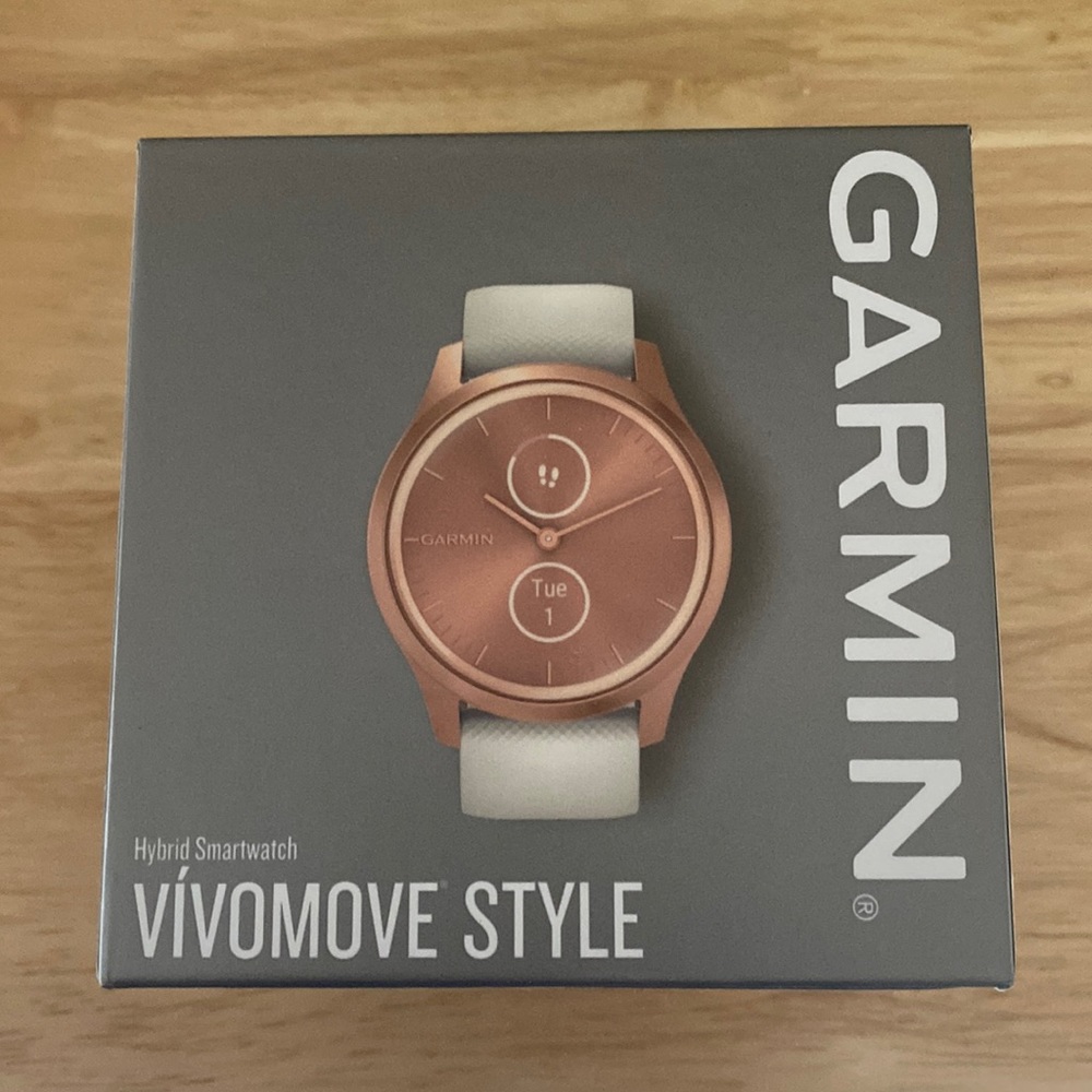 Garmin Vivomove style hybrid smartwatch.  Never opened.